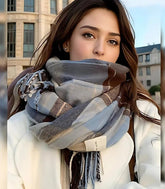 Comprar Cachecol feminino xadrez inverno com toque cashmere, macio, sofisticado e quentinho, perfeito para looks casuais e formais.